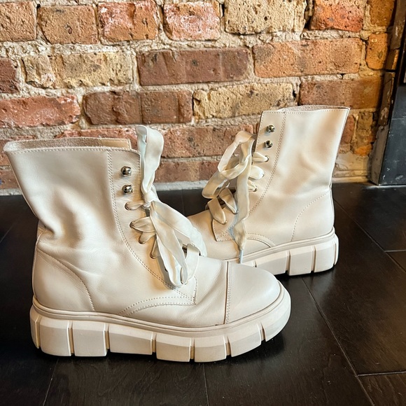 Beautiful Ecru/cream chunky lace up boot - Picture 5 of 5